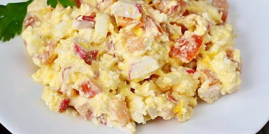 Salads without mayonnaise: salad with crab sticks, cheese, tomatoes and eggs