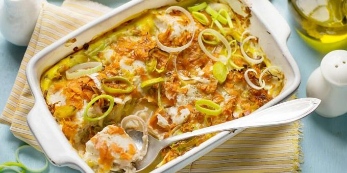 Fish baked in sour cream sauce