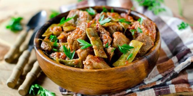 Stewed beef with green beans