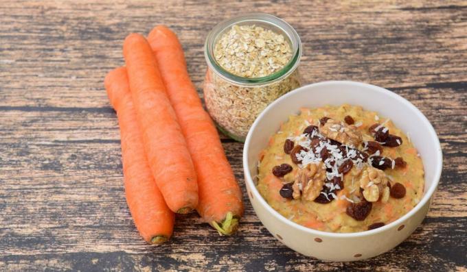 Milk oatmeal with carrots and raisins
