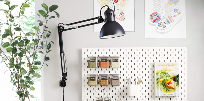 How to set up a home office: use fixtures on a clamp