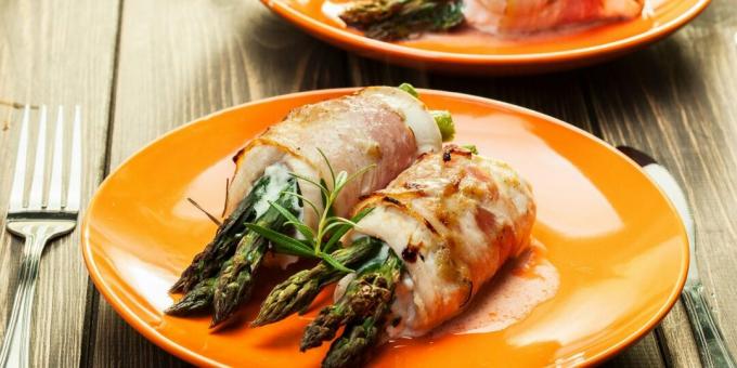 Chicken rolls with asparagus
