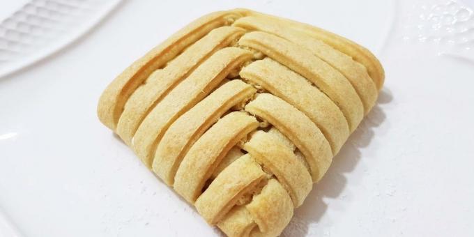 Buns puff pastry with apples