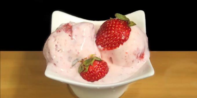 How to cook ice cream with condensed milk and strawberries