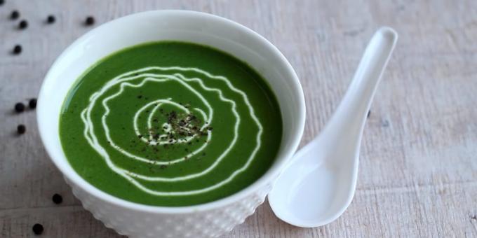 Cream soup with spinach