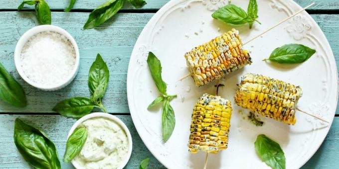 Grilled corn with spicy butter