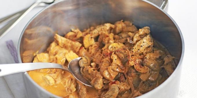 Recipes with pork: Spicy pork with mushrooms and sour cream