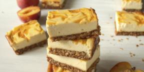 Curd bars with nectarine, oatmeal and honey
