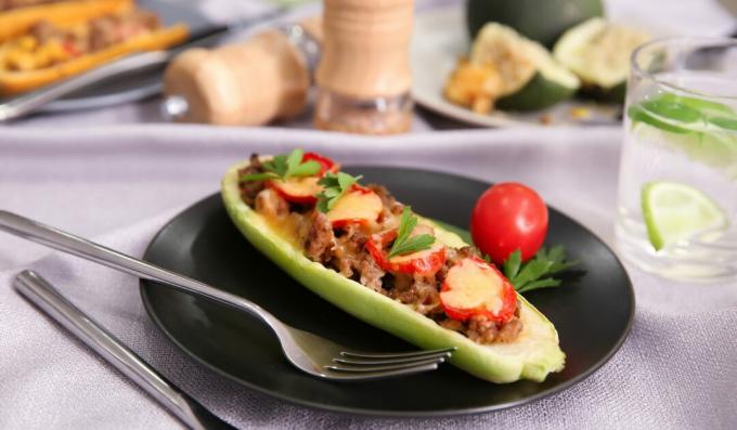 Zucchini boats with minced meat, tomatoes and cheese