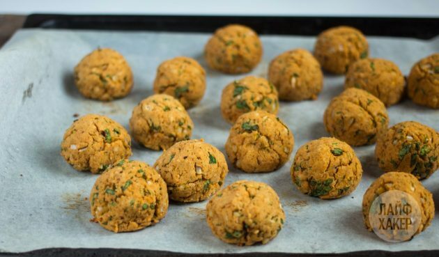 Bake falafel in oven at 200 ° C for 15-20 minutes