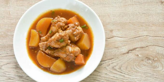 Stewed chicken drumsticks with vegetables