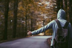 Hitchhiking: what to bring and how to not get lost on the road
