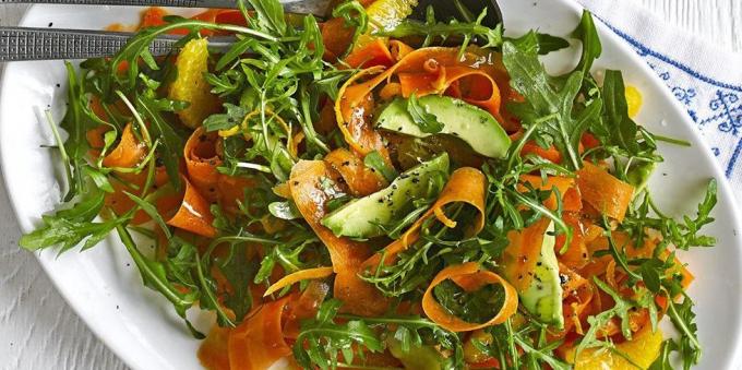 Recipes: Salad with avocado, carrots, oranges and arugula