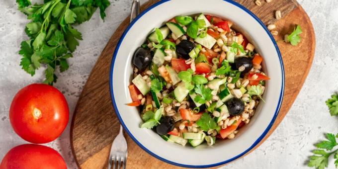 Salad with pearl barley and vegetables