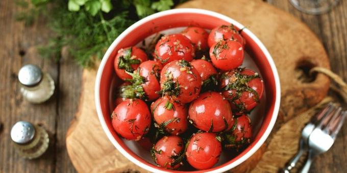 Salted tomatoes with garlic and herbs for 2 hours