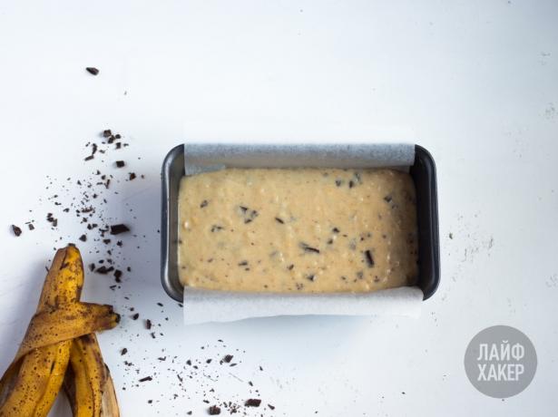 Banana Bread: pour the batter into the mold