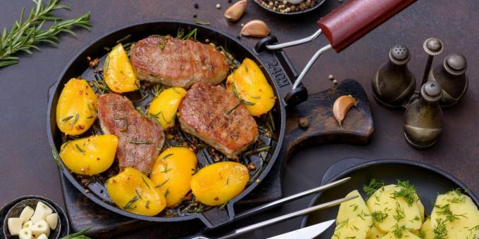 Juicy pork chops with peaches