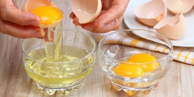 What foodstuffs vitamin D: egg yolks