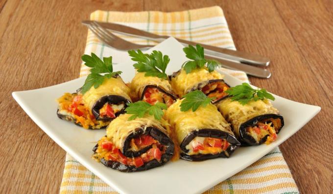 Baked eggplant rolls with tomato, pepper and cheese