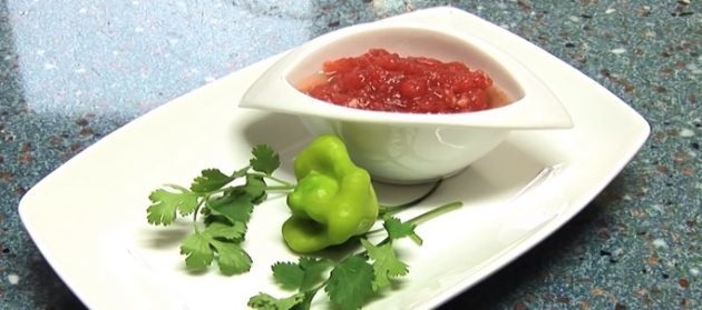 Tomato-garlic sauce