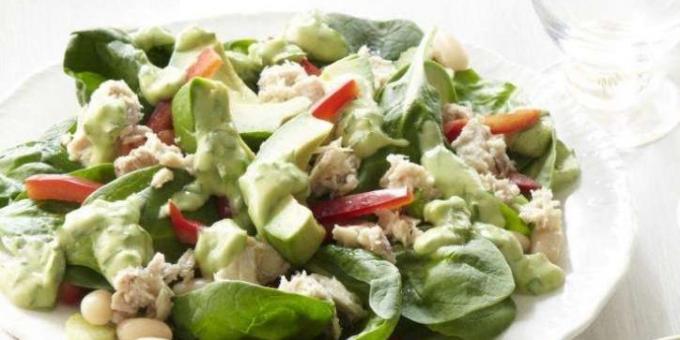 Salad with spinach, tuna and beans
