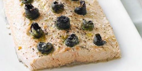 Fish in the oven: salmon fillet on Mediterranean