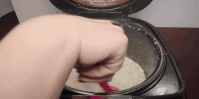 How to cook rice porridge in milk or water