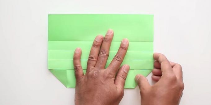 envelope with your hands without adhesive: fold the corners