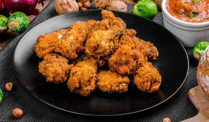 Deep-fried chicken wings