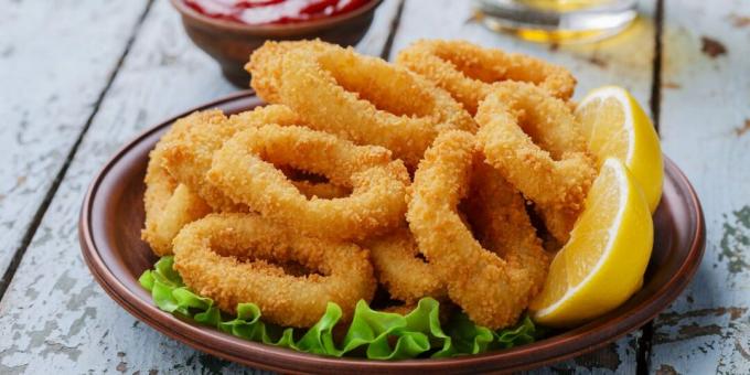 Squid rings in batter on mineral water and breading