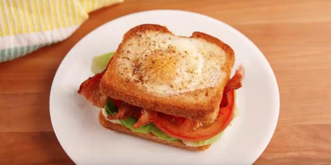 Recipe sandwich with fried bread, bacon and tomato