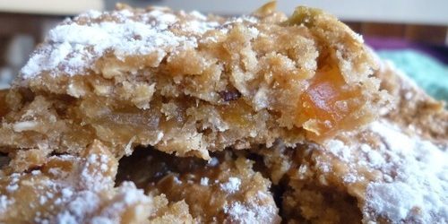 Honey-cake with dried fruit and oatmeal