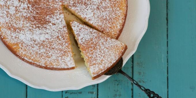 Simple pie with crushed pears