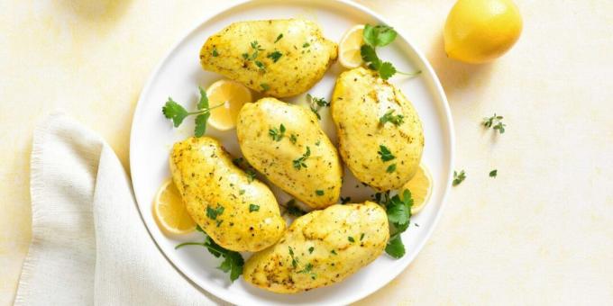 Chicken breasts with turmeric and lemon in the oven