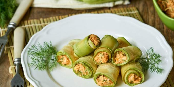 Zucchini rolls with cheese, carrots and eggs