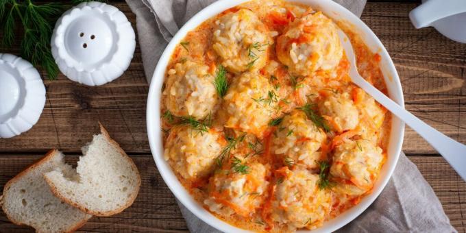 Minced “hedgehogs” with rice, stewed in vegetable sauce