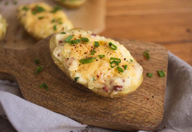 Stuffed potatoes: the finished dish