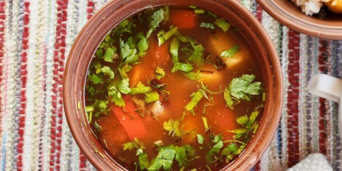 Simple vegetable soup in pots