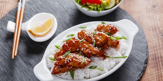 Chicken in teriyaki sauce with sesame seeds and green onions