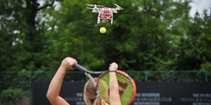 Drone helps tennis players