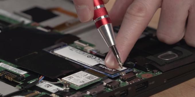 How to connect an SSD to a laptop: Install and secure the SSD
