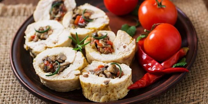 Chicken rolls with champignons and pepper