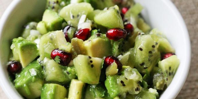 Recipes: Salad with avocado, kiwi, pomegranate and hot peppers