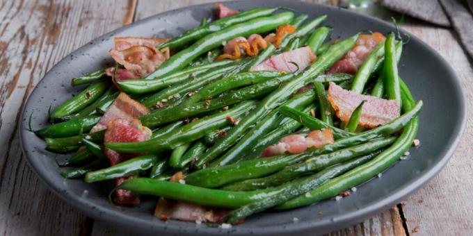 Fried green beans with bacon and garlic