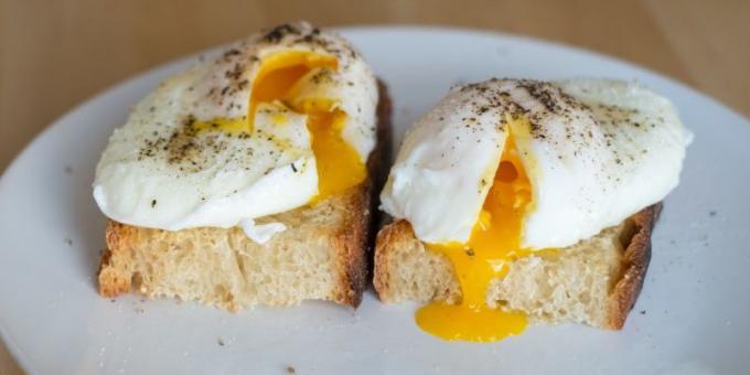 Egg dishes: poached eggs