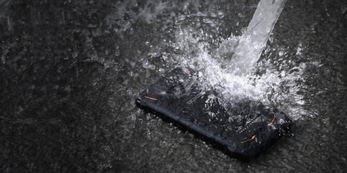 Doogee S90: Bathing smartphone