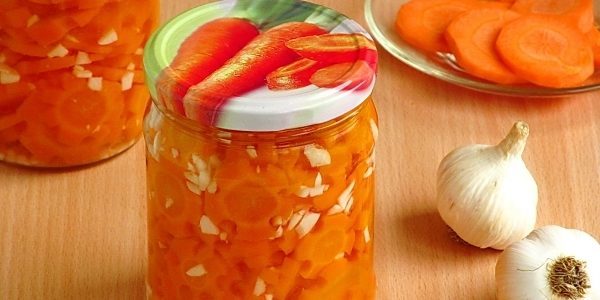 How to prepare for winter carrots: Marinated carrots with garlic