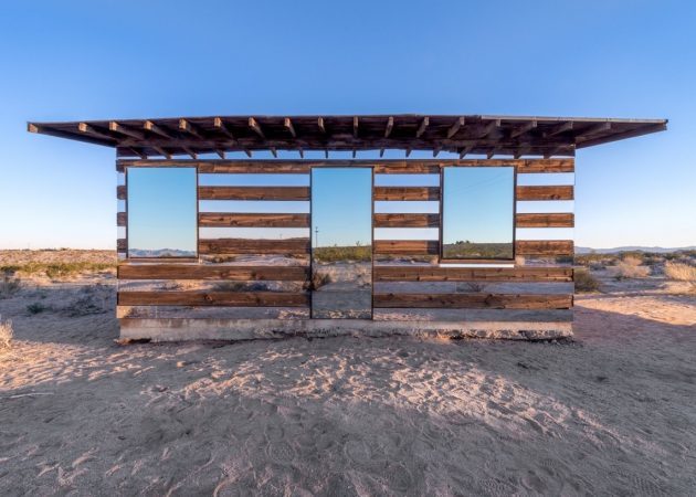 Transparent house made of glass panels Court House, Lucid Stead, House T