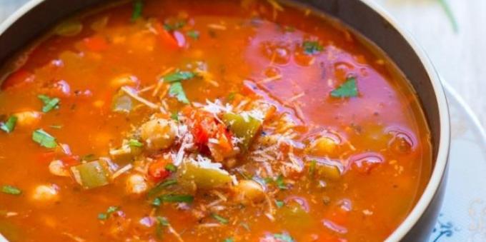 vegetable soups: soup with peppers, tomatoes, chickpeas and rice