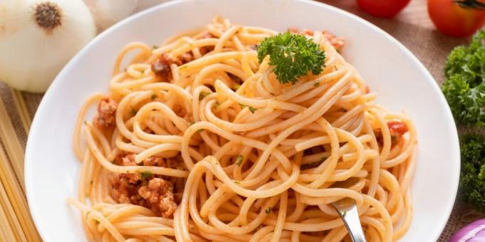 Spaghetti with spicy minced meat